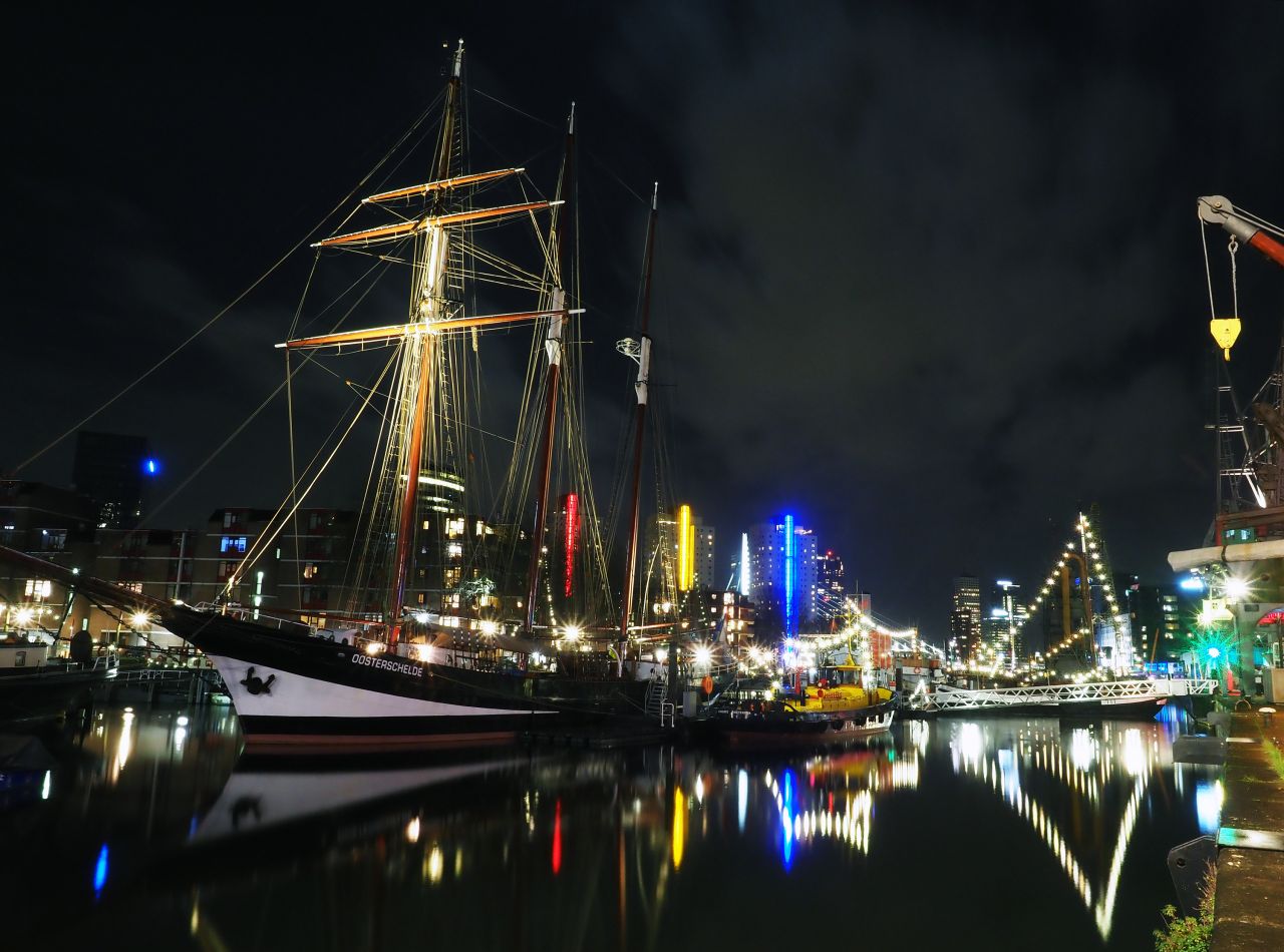 Museumhaven by night